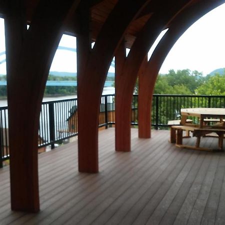 Cobblestone Inn & Suites - Marquette Bagian luar foto