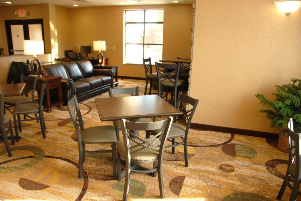 Cobblestone Inn & Suites - Marquette Bagian luar foto