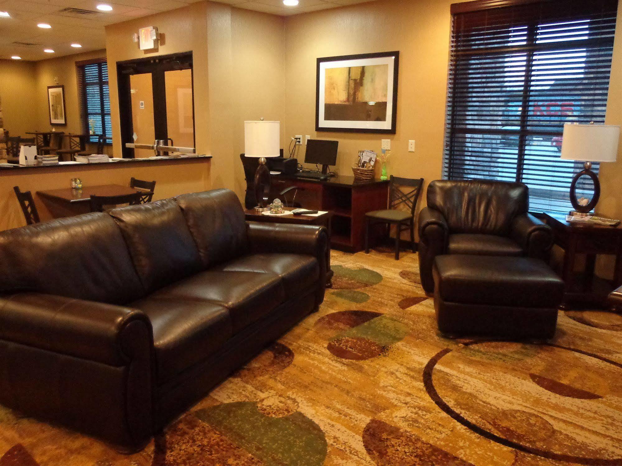 Cobblestone Inn & Suites - Marquette Bagian luar foto