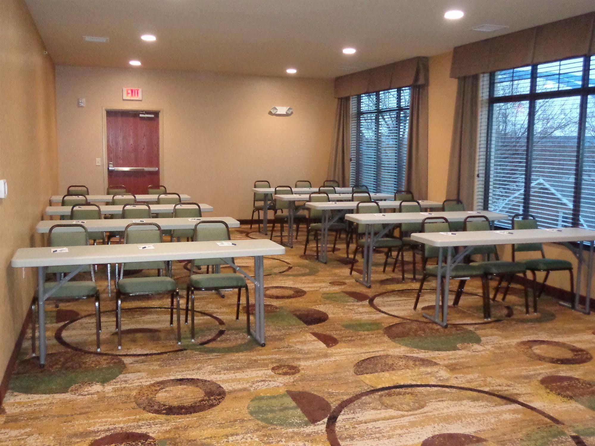 Cobblestone Inn & Suites - Marquette Bagian luar foto