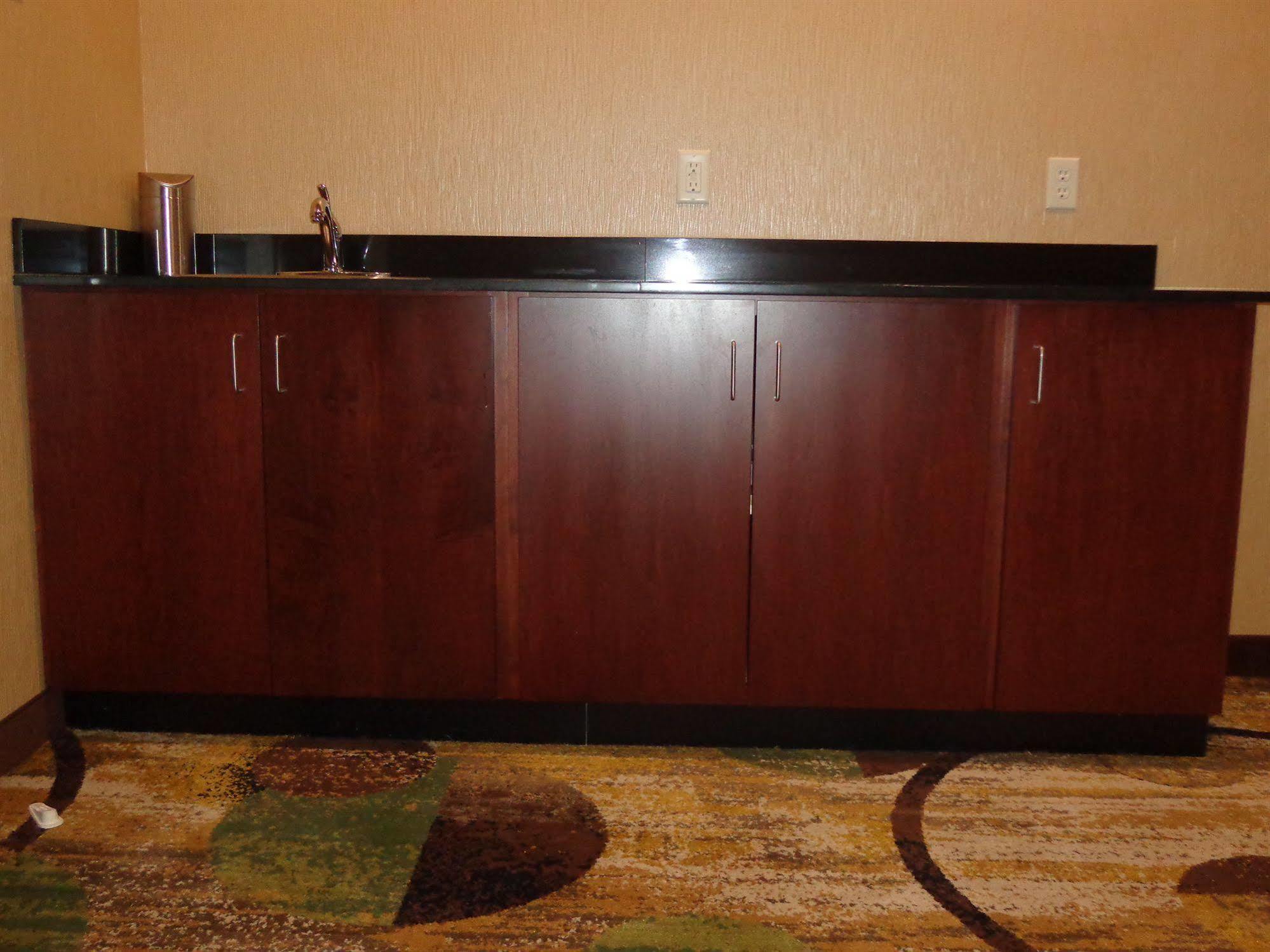 Cobblestone Inn & Suites - Marquette Bagian luar foto