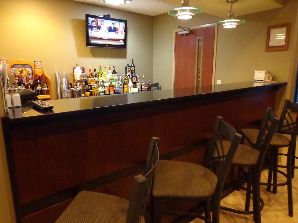 Cobblestone Inn & Suites - Marquette Bagian luar foto