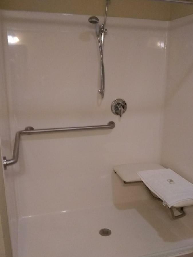 Cobblestone Inn & Suites - Marquette Bagian luar foto